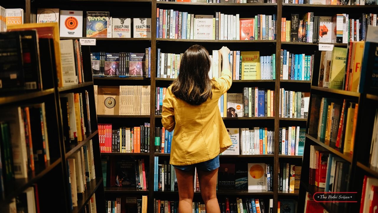 Which is the largest book store in India?